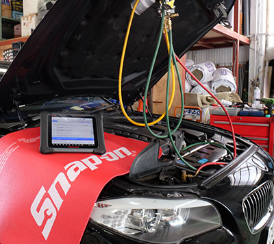 GARAGE HOLIDAYにお任せください　キズヘコミ修理・整備・車検はこちら　無料見積り・簡単WEB予約・代車貸出
